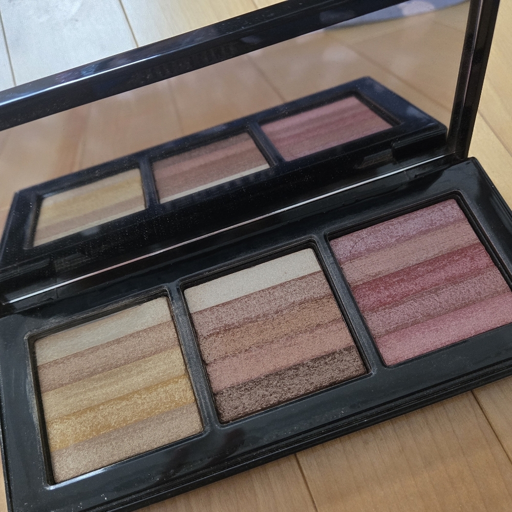 Shimmering Eyeshadow Palette